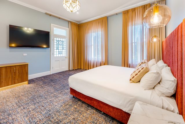 From the moment you step into the Kincraig, we want you to feel like you're at a home away from home.
Boutique accommodation, warm spaces, regional food and wine... all with genuine hospitality. Our aim is for every visit to leave a lasting impression.