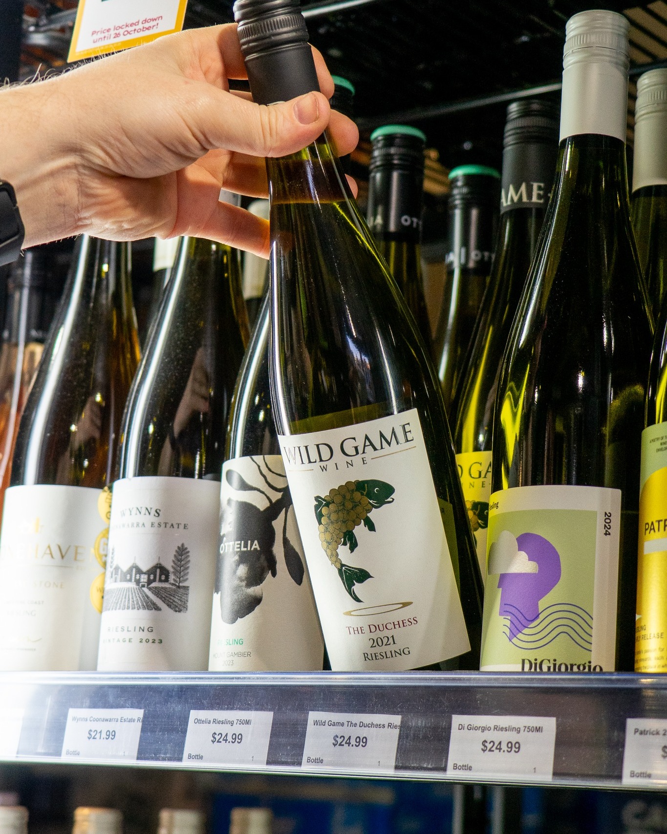 A good drop starts with a good recommendation. 🍷

Something for dinner, a gift or your usual favourite, our bottleshop crew are always happy to help you pick a winner. Pop in for a chat.
#wine #bottleshop #kincraig